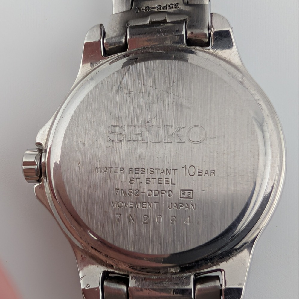 Title: Seiko 7N82-0DP0 100M Silver Textured Dial Date Watch Stainless Lume - Picture 4 of 10